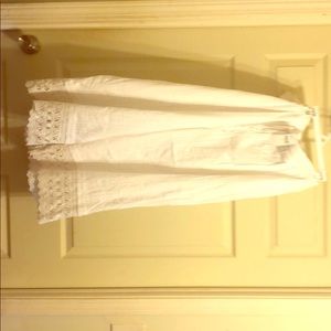 White capris drawstring at waist line.